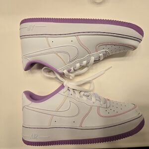 Nike White and Purple Sneakers Classic Low-Top Design